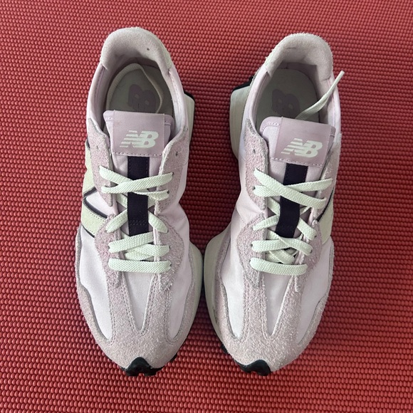 Beautiful lavender New Balance 327 trainers - Picture 4 of 5